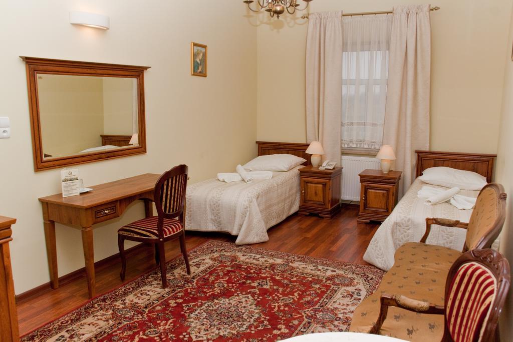 Hotel Napoleon Wroblew (Sieradz) Quarto foto