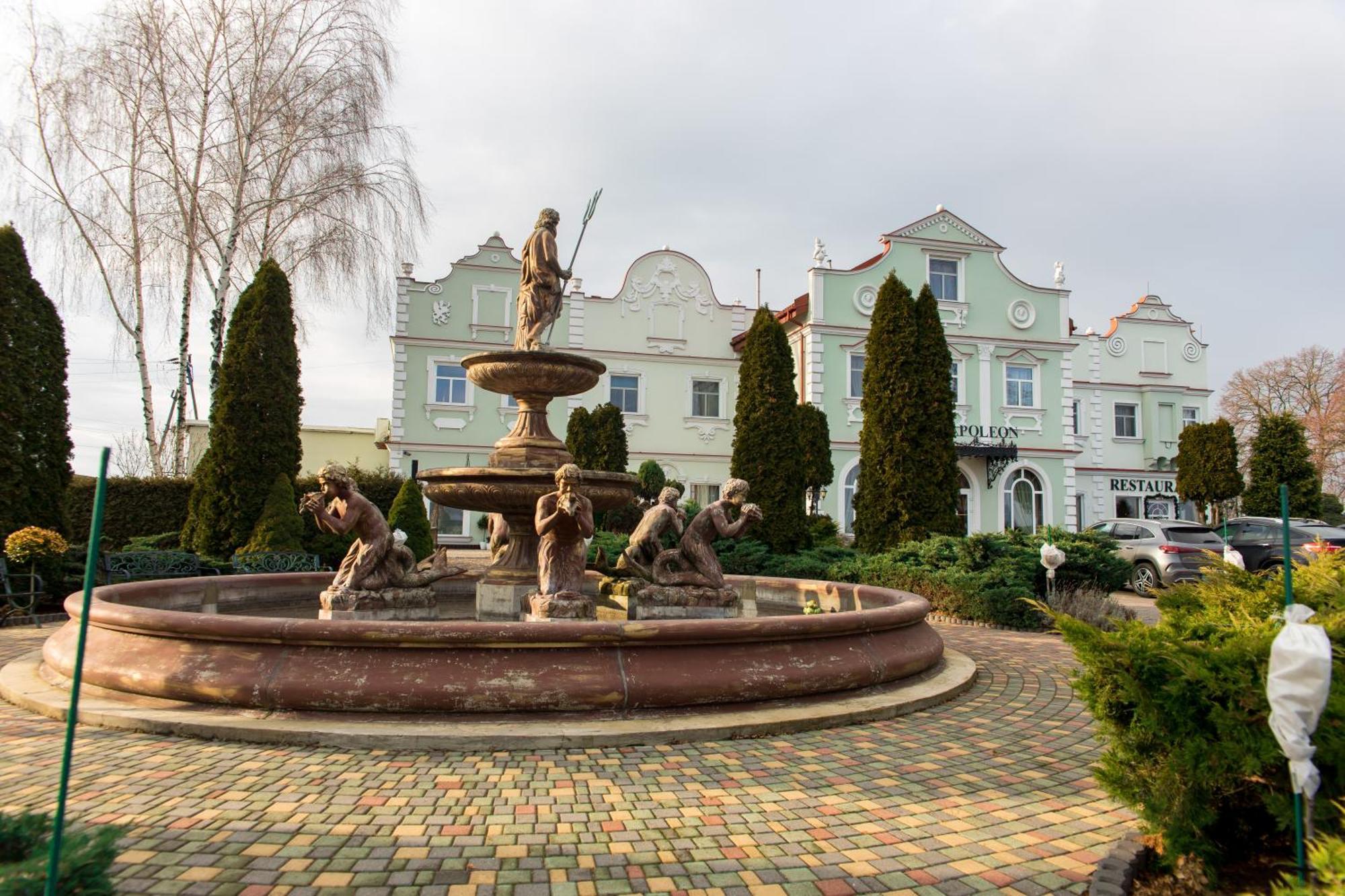 Hotel Napoleon Wroblew (Sieradz) Exterior foto