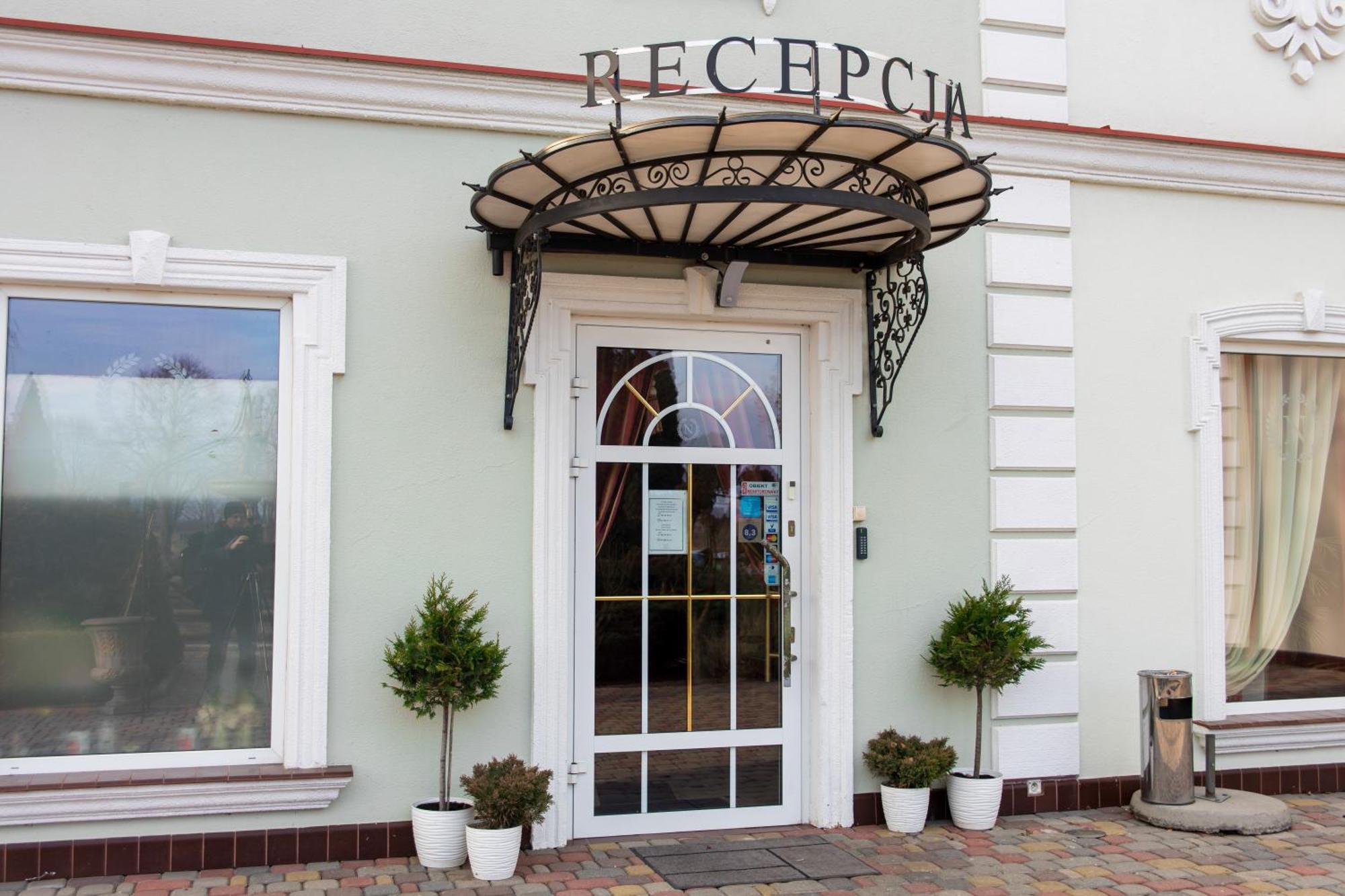 Hotel Napoleon Wroblew (Sieradz) Exterior foto