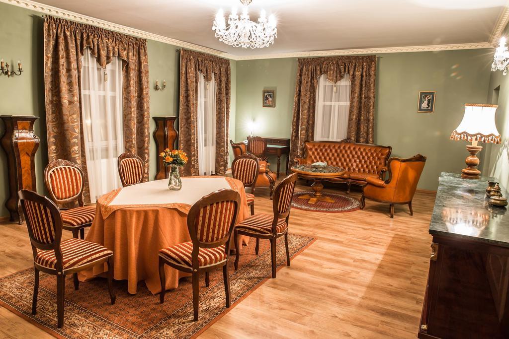 Hotel Napoleon Wroblew (Sieradz) Quarto foto
